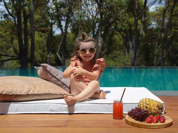 Poolside Laysleepplay