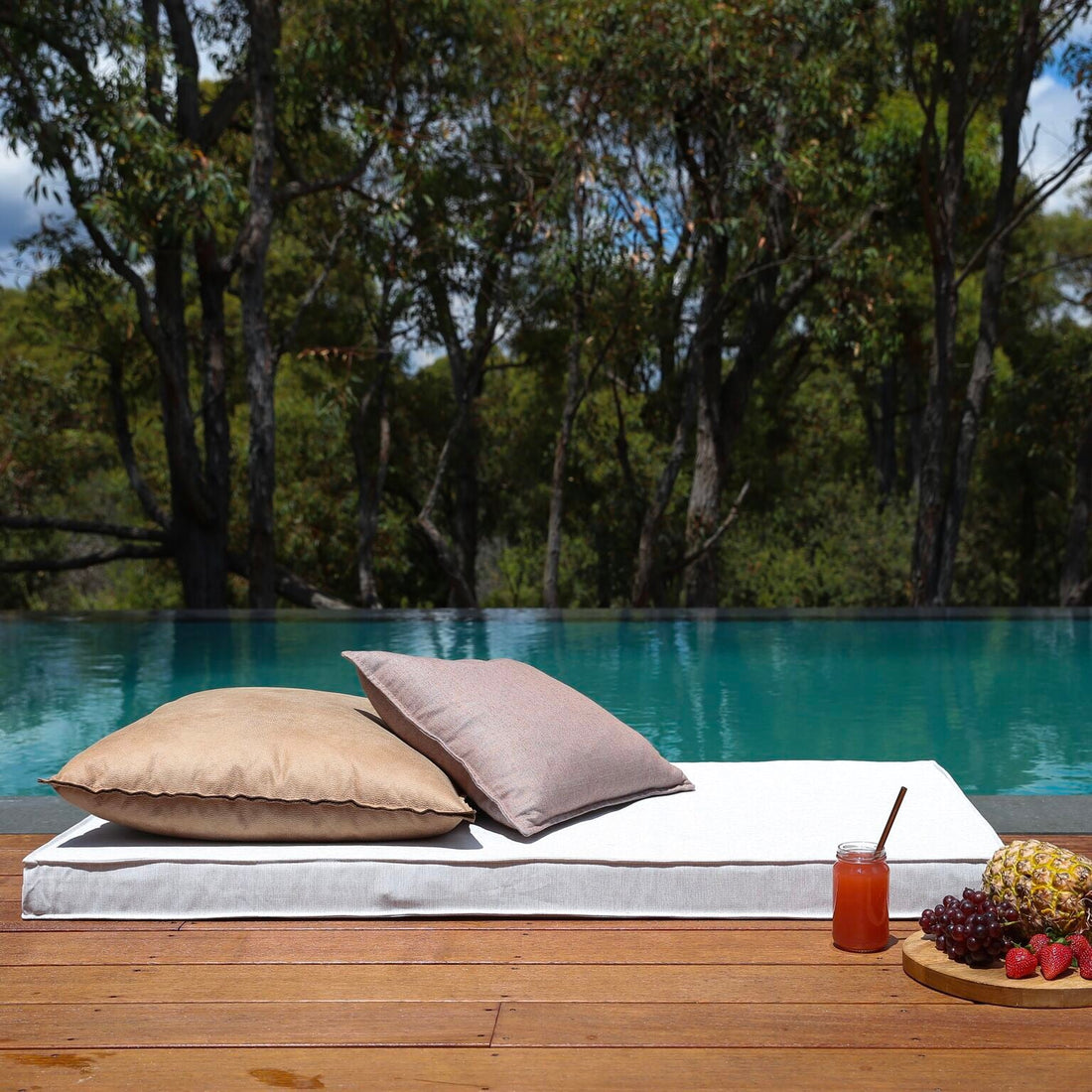 Poolside Laysleepplay